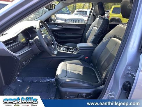 Used 2023 Jeep Grand Cherokee L Limited AWD/4WD image 17