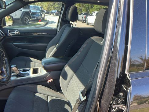 Used 2016 Jeep Grand Cherokee Laredo 75th Anniversary image 17