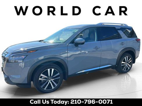 Used 2025 Nissan Pathfinder Platinum FWD image 11