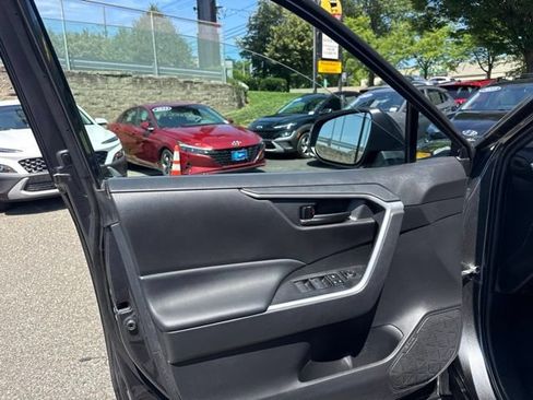 Used 2023 Toyota RAV4 LE AWD/4WD image 33