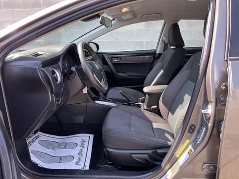 Used 2018 Toyota Corolla LE FWD image 9