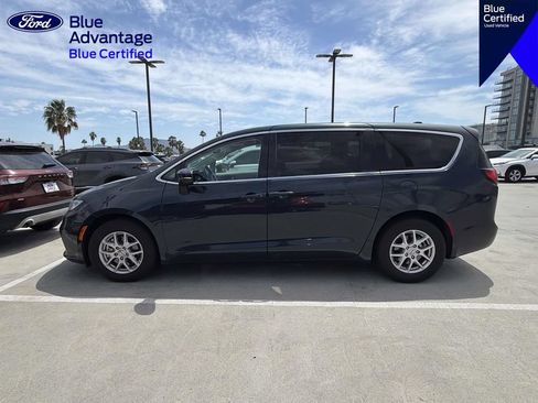 Used 2023 Chrysler Pacifica Touring-L FWD image 16