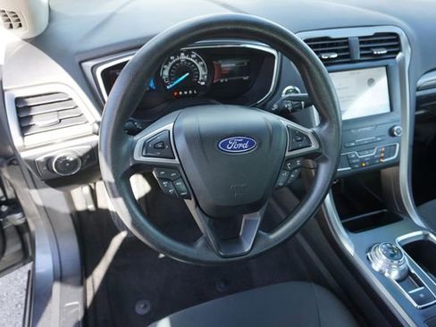 Used 2020 Ford Fusion SE image 11
