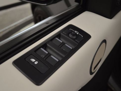 Certified 2025 Land Rover Discovery S AWD/4WD image 18