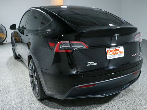 Used 2022 Tesla Model Y Performance AWD/4WD image 9