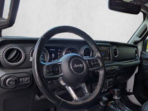 Used 2018 Jeep Wrangler Unlimited Sahara AWD/4WD image 10