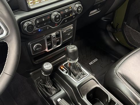Used 2023 Jeep Wrangler Unlimited Sahara w/ Cold Weather Group AWD/4WD image 34