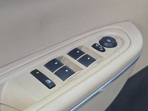 Used 2011 GMC Acadia SLT AWD/4WD image 16