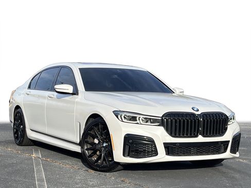 Used 2020 BMW 740i w/ M Sport Package image 2