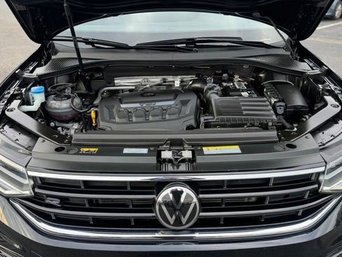Used 2023 Volkswagen Tiguan SE R-Line AWD/4WD image 9