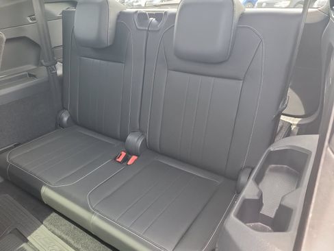 Used 2023 Volkswagen Tiguan SE R-Line FWD image 10