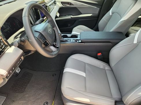 Used 2026 Toyota Camry SE w/ Convenience Package FWD image 9