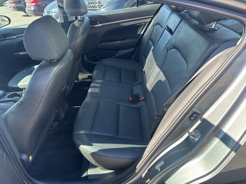 Used 2017 Hyundai Elantra Limited w/ Limited Tech Package 08 image 19