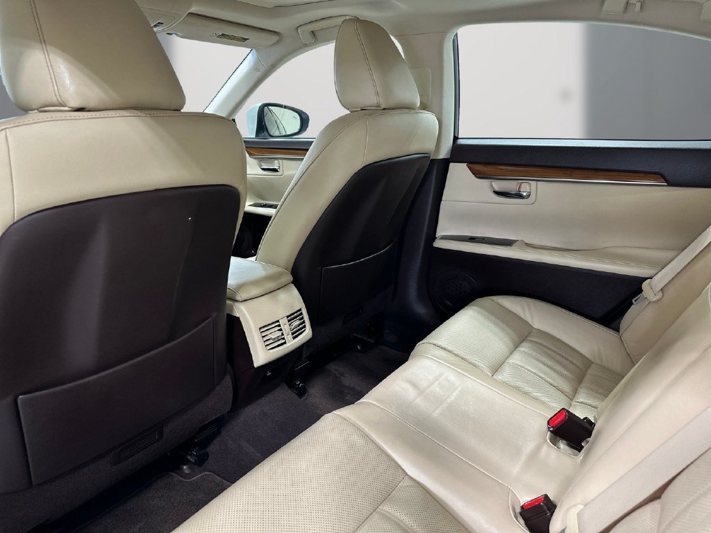 Used 2016 Lexus ES 300h w/ Luxury Package w/Wood Trim FWD image 15