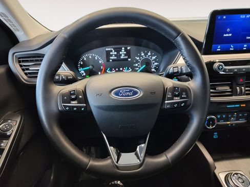 Used 2022 Ford Escape SE w/ SE Sport Appearance Package image 17