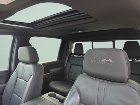 Used 2020 Chevrolet Silverado 2500 High Country w/ Technology Package image 29