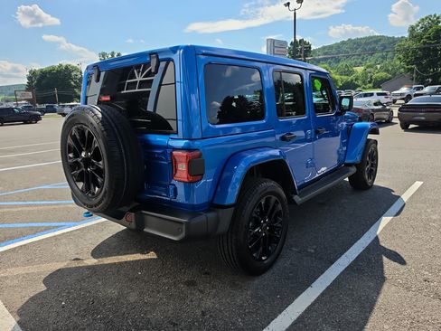 Used 2024 Jeep Wrangler Unlimited Sahara w/ Safety Group AWD/4WD image 3