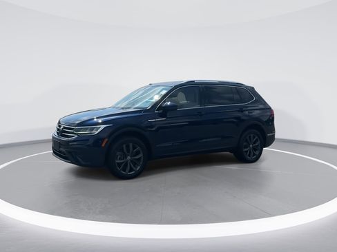 Used 2023 Volkswagen Tiguan SE image 3