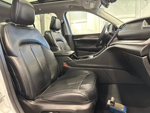 Used 2023 Jeep Grand Cherokee Limited w/ Luxury Tech Group II AWD/4WD image 31