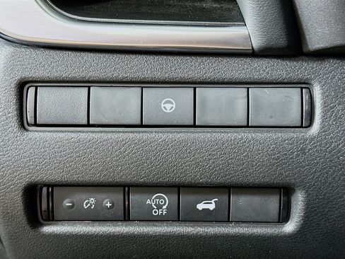 Used 2024 Nissan Rogue SV image 17