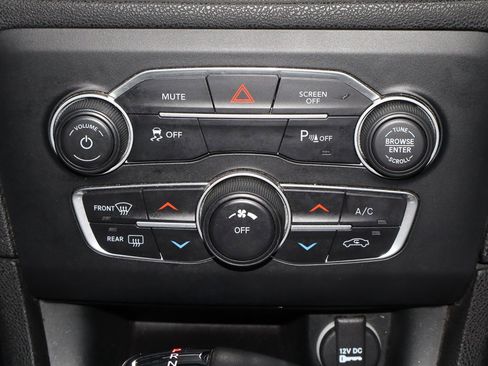 Used 2022 Dodge Charger SXT image 11