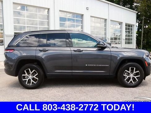 Used 2025 Jeep Grand Cherokee Limited AWD/4WD image 4