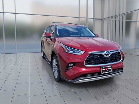 New 2026 Toyota Highlander Platinum AWD/4WD image 5