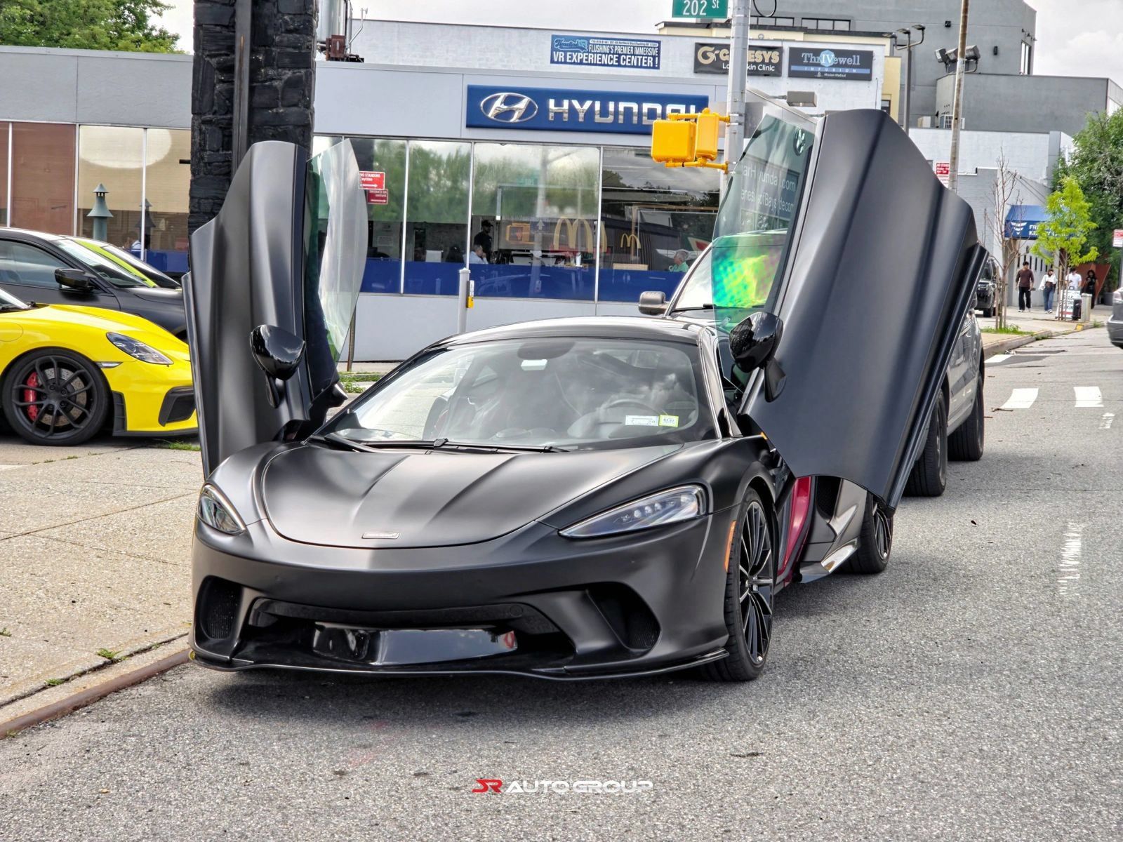 Used 2020 McLaren GT RWD image 15