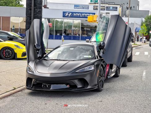 Used 2020 McLaren GT RWD image 15