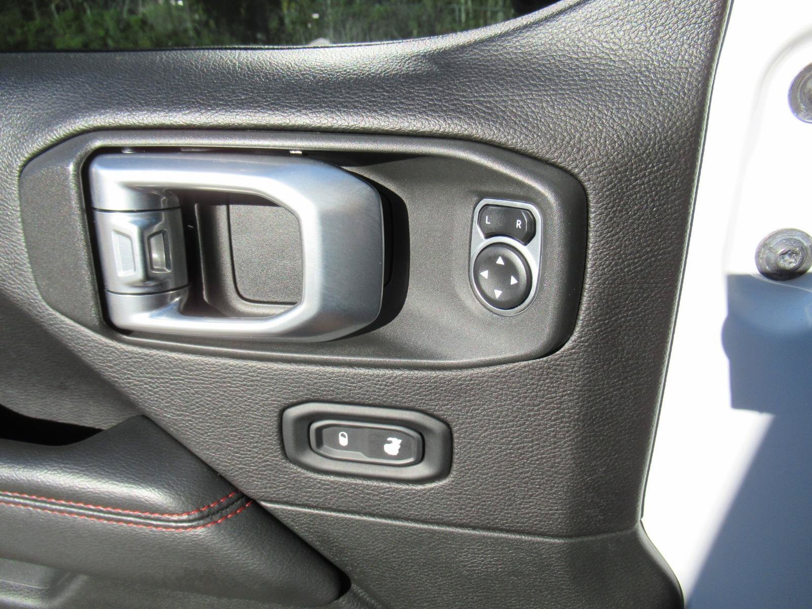 Used 2020 Jeep Gladiator Rubicon AWD/4WD image 19