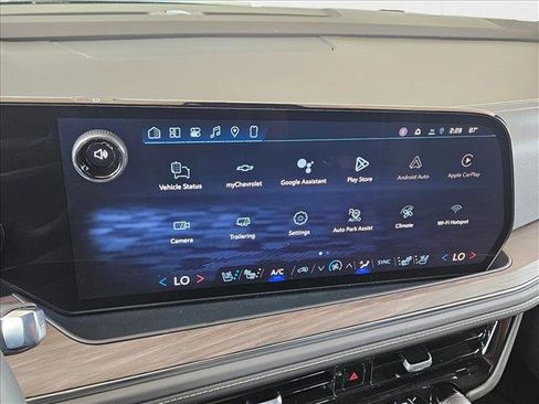 New 2026 Chevrolet Suburban Premier AWD/4WD image 12