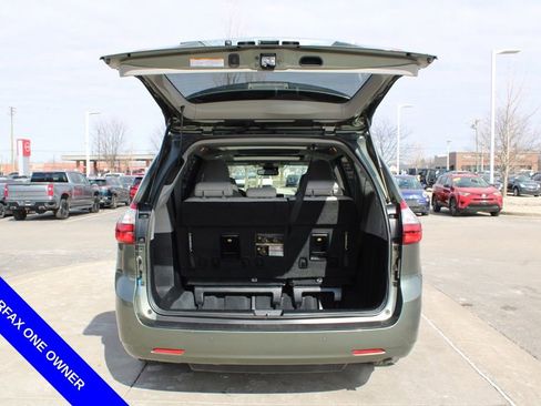 Used 2020 Toyota Sienna Limited Premium image 10