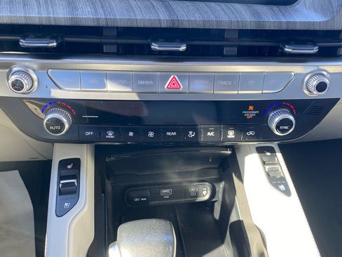 Used 2024 Kia Telluride EX w/ EX Captain's Chair Package image 20