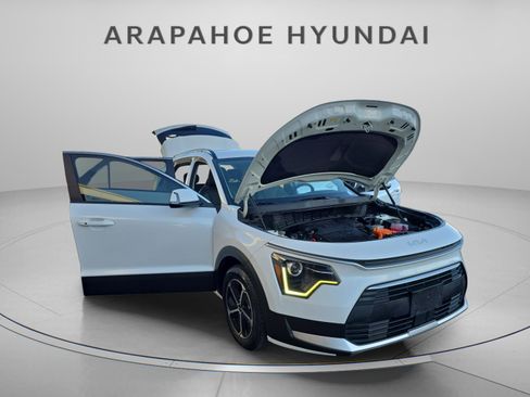 Used 2023 Kia Niro EX image 11