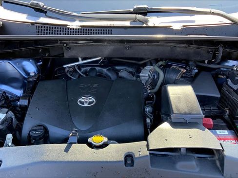 Used 2017 Toyota Highlander XLE AWD/4WD image 32