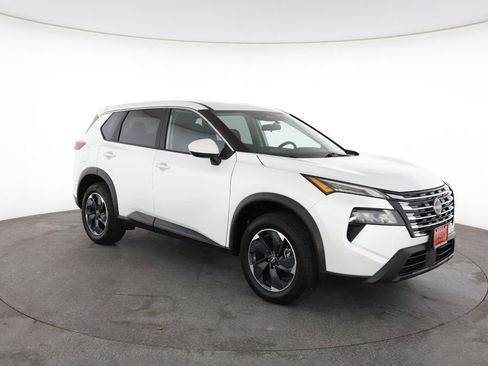 Used 2025 Nissan Rogue SV AWD/4WD image 2