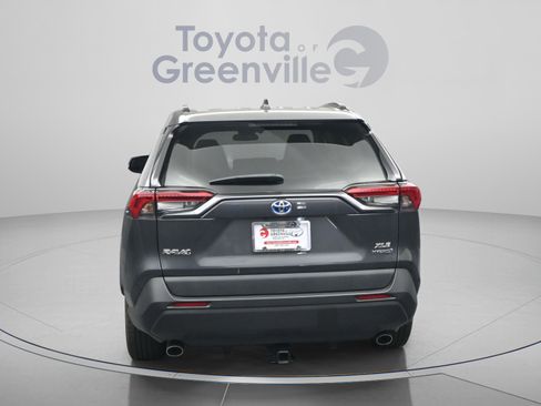 Used 2021 Toyota RAV4 XLE Premium image 12