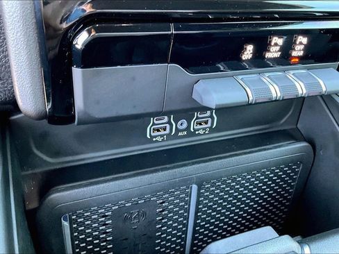 Used 2025 RAM 1500 Big Horn AWD/4WD image 19