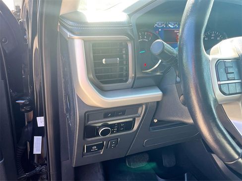 Used 2023 Ford Expedition Max XLT image 10