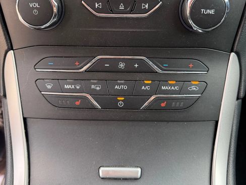 Used 2018 Ford Edge SEL w/ Equipment Group 201A AWD/4WD image 12