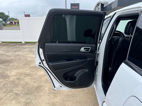 Used 2021 Jeep Grand Cherokee Laredo X RWD image 15