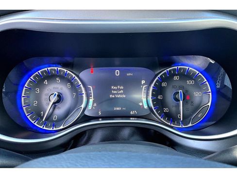 Used 2024 Chrysler Pacifica Touring-L FWD image 20