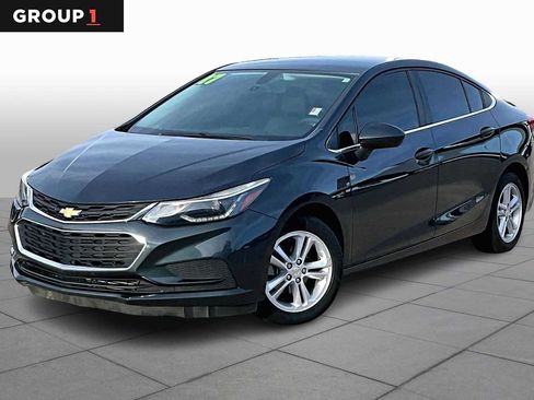 Used 2017 Chevrolet Cruze LT image 1