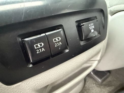 Used 2018 Toyota Sienna XLE Premium w/ Carpet Mat Package image 16