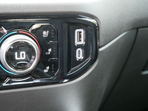 Used 2024 Chevrolet Silverado 1500 High Country w/ Midnight Edition AWD/4WD image 32