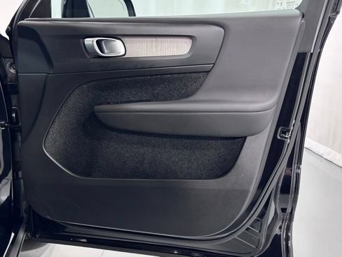 Certified 2025 Volvo XC40 B5 Plus AWD/4WD image 20