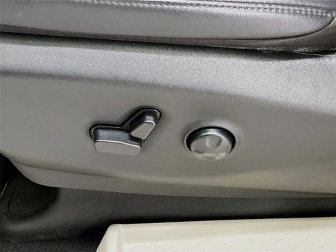 Used 2024 Chrysler Pacifica Touring-L image 20