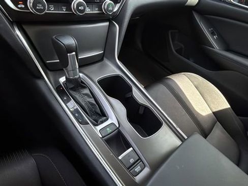 Used 2020 Honda Accord EX image 30
