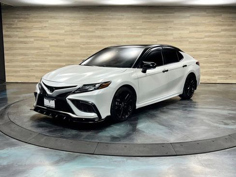 Used 2023 Toyota Camry XSE FWD image 8