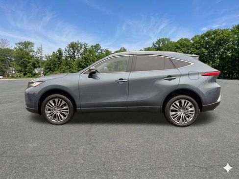 Used 2024 Toyota Venza XLE AWD/4WD image 5